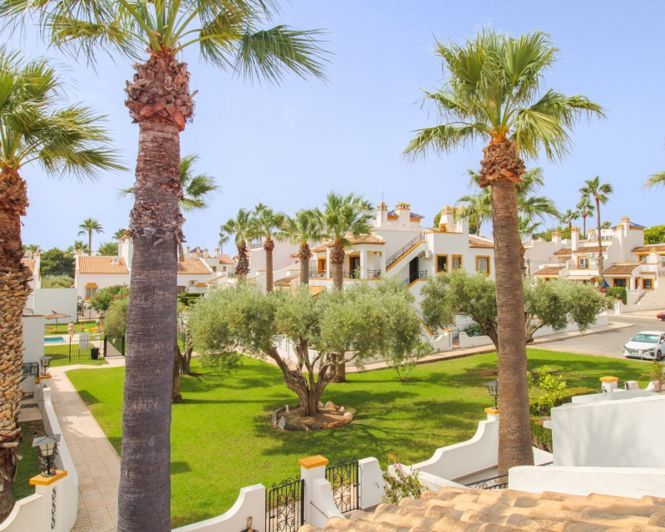 Image No.25-3 Bed Townhouse for sale