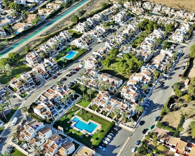 Image No.30-3 Bed Townhouse for sale