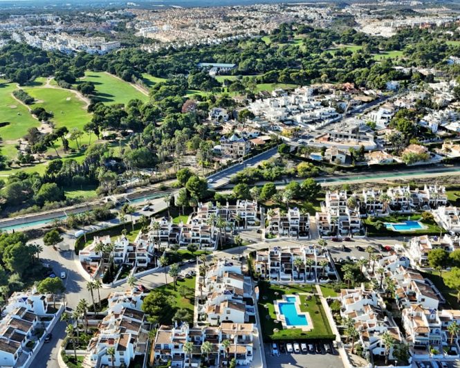 Image No.31-3 Bed Townhouse for sale