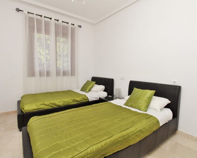 Image No.19-3 Bed Townhouse for sale