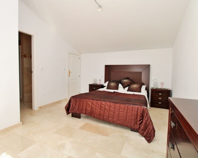 Image No.23-3 Bed Townhouse for sale