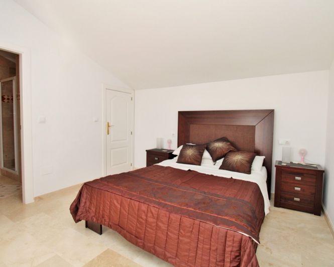 Image No.24-3 Bed Townhouse for sale