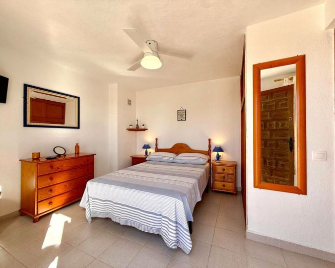 Image No.12-3 Bed Townhouse for sale