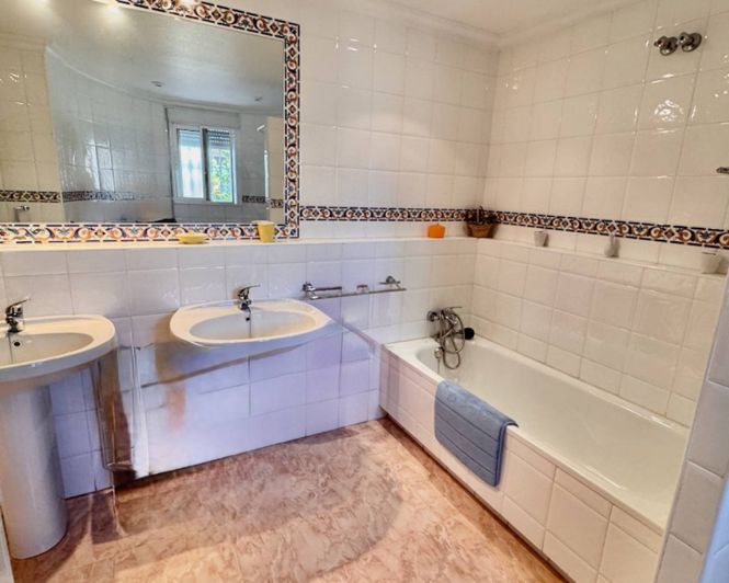 Image No.17-5 Bed Villa for sale