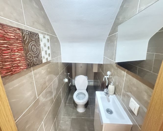 Image No.10-4 Bed Townhouse for sale