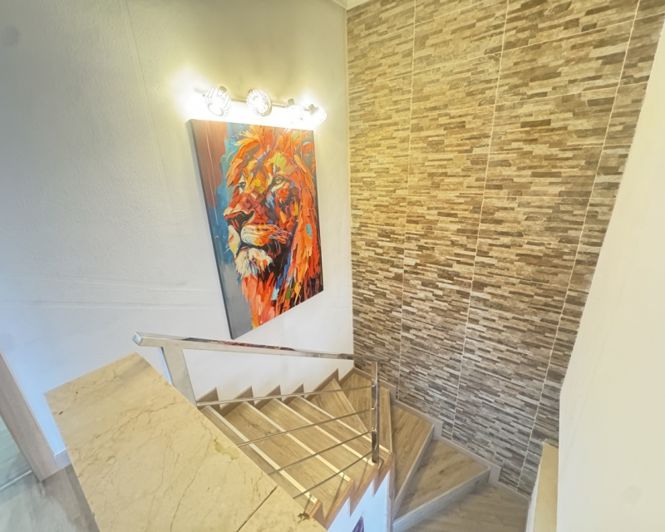 Image No.11-4 Bed Townhouse for sale