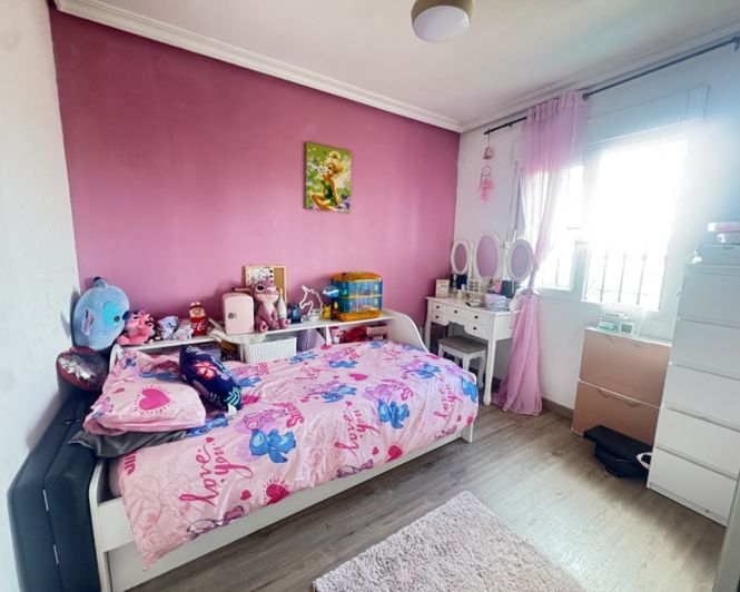 Image No.17-4 Bed Townhouse for sale