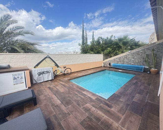 Image No.3-4 Bed Townhouse for sale