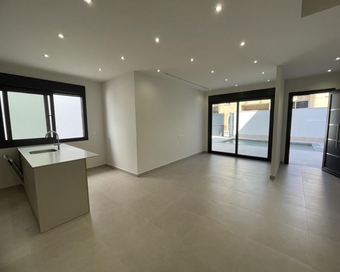 Image No.4-3 Bed Villa for sale