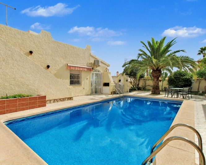 Image No.1-4 Bed Villa for sale