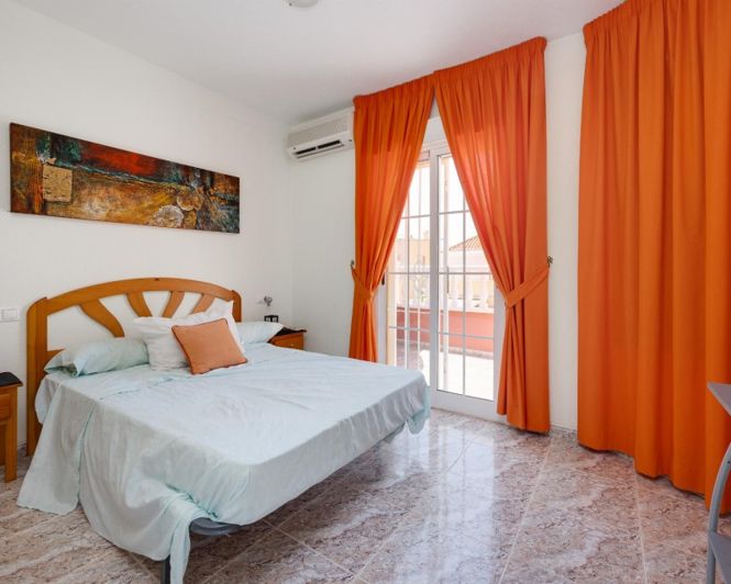 Image No.7-3 Bed Townhouse for sale