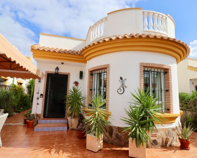 Image No.1-Villa de 2 chambres à vendre à Guardamar del Segura