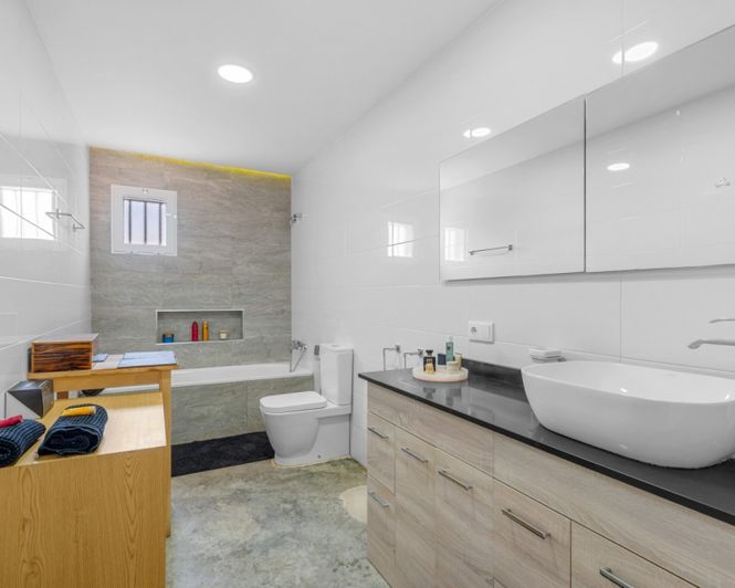 Image No.28-5 Bed Country Property for sale