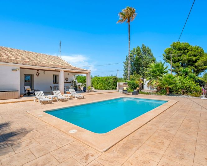 Image No.37-5 Bed Country Property for sale