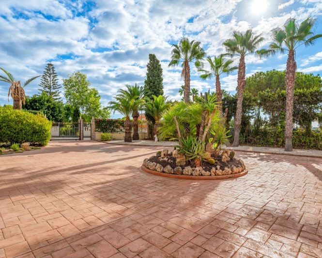 Image No.4-6 Bed Villa for sale