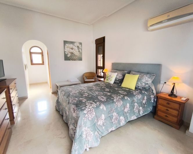 Image No.18-3 Bed Villa for sale