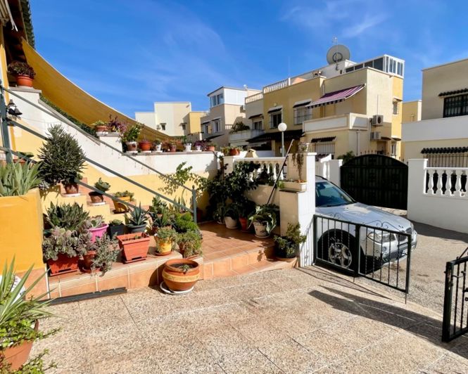 Image No.17-3 Bed Townhouse for sale