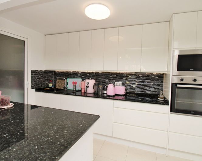 Image No.8-2 Bed Apartment for sale