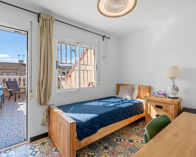 Image No.15-3 Bed Townhouse for sale