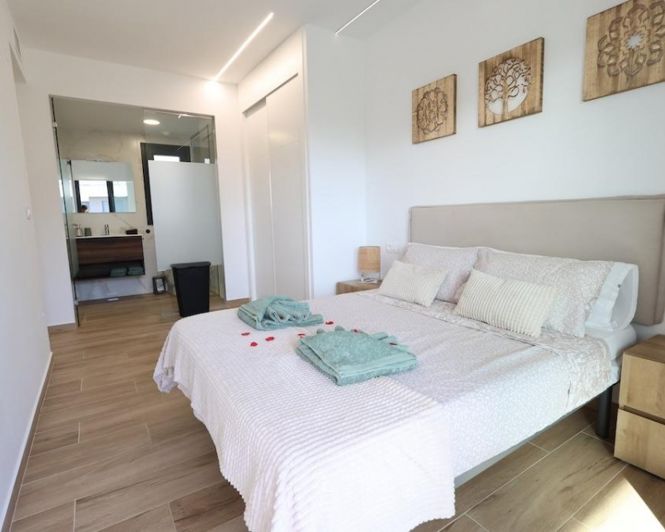 Image No.5-2 Bed Apartment for sale