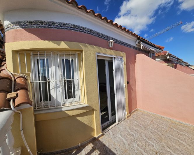 Image No.18-2 Bed Townhouse for sale