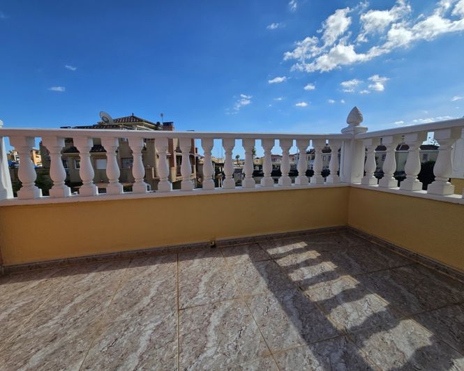 Image No.20-2 Bed Townhouse for sale