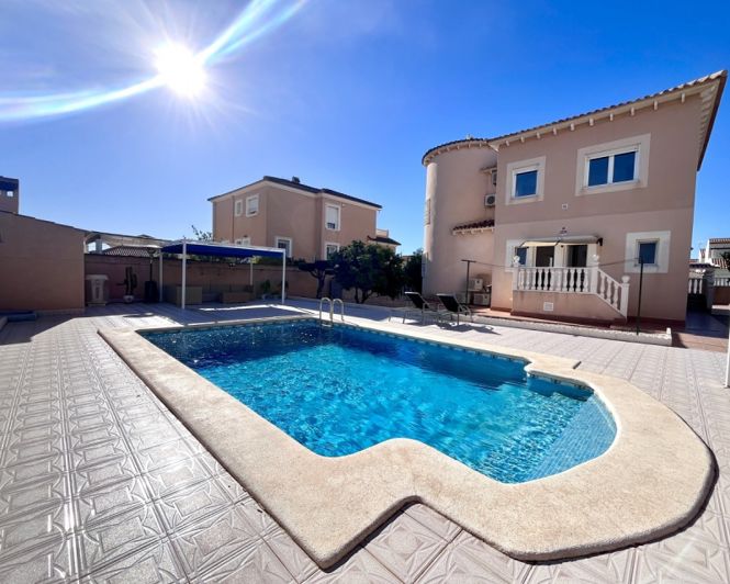 Image No.1-Villa de 4 chambres à vendre à La Zenia