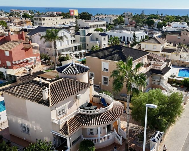 Image No.3-Villa de 4 chambres à vendre à La Zenia