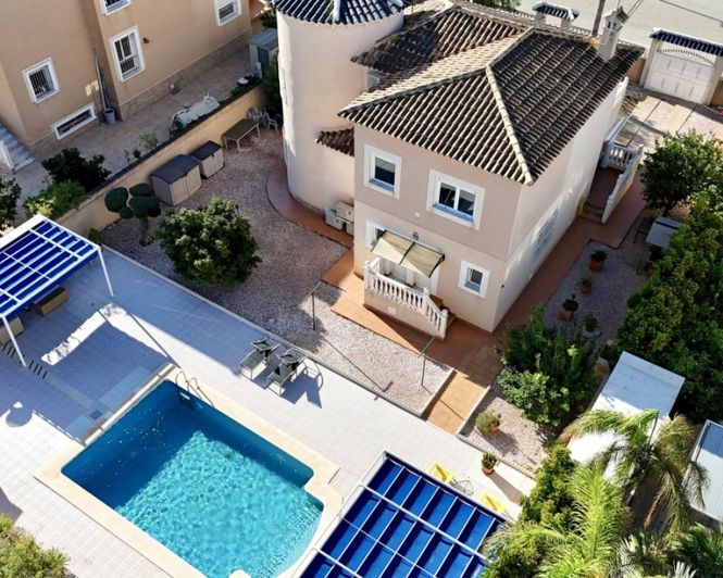 Image No.5-Villa de 4 chambres à vendre à La Zenia