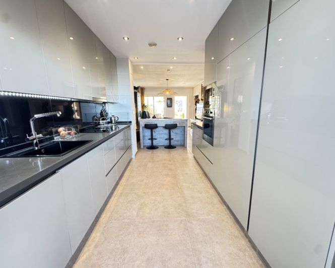 Image No.18-2 Bed Apartment for sale