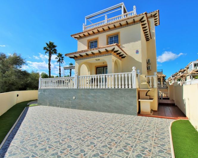 Image No.1-4 Bed Villa for sale