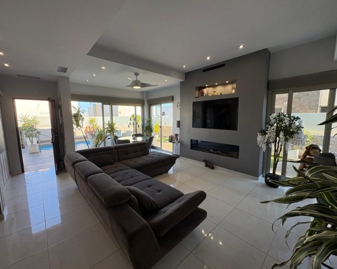 Image No.7-4 Bed Villa for sale