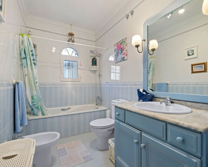 Image No.16-3 Bed Townhouse for sale