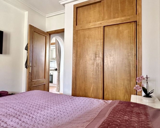 Image No.12-3 Bed Townhouse for sale