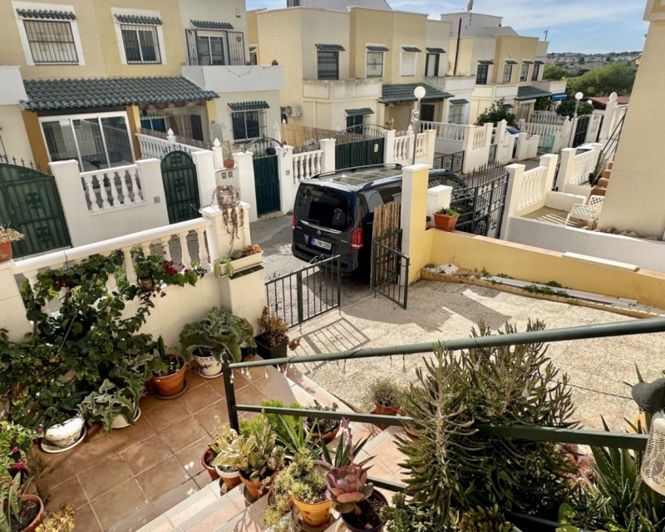 Image No.17-3 Bed Townhouse for sale