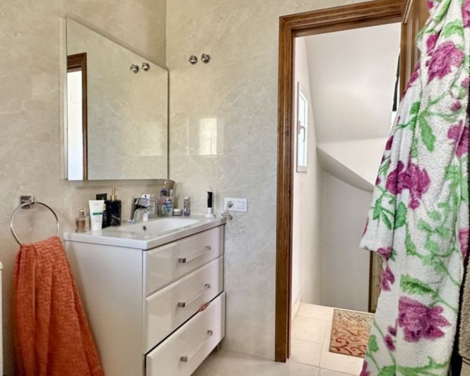 Image No.22-3 Bed Townhouse for sale