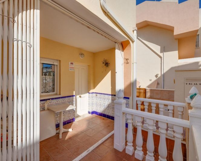 Image No.25-2 Bed Townhouse for sale