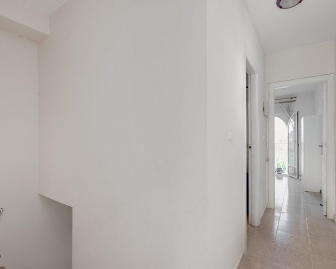 Image No.31-2 Bed Townhouse for sale