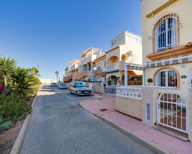 Image No.37-2 Bed Townhouse for sale