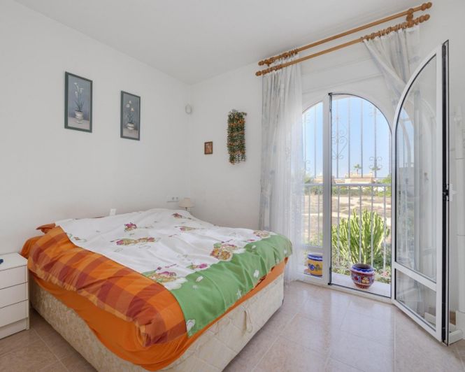 Image No.8-2 Bed Townhouse for sale