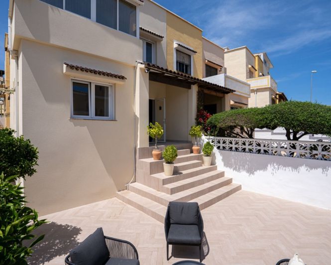 Image No.1-3 Bed Townhouse for sale