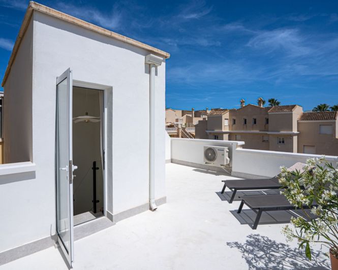 Image No.22-3 Bed Townhouse for sale