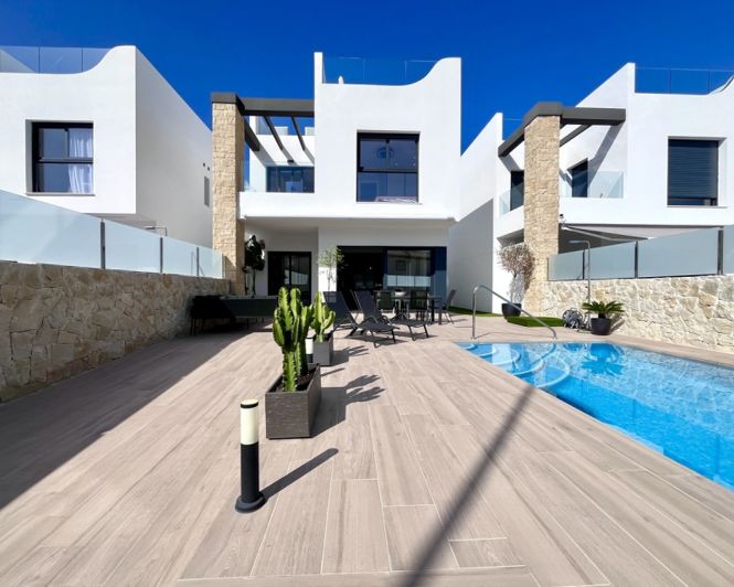 Image No.1-4 Bed Villa for sale