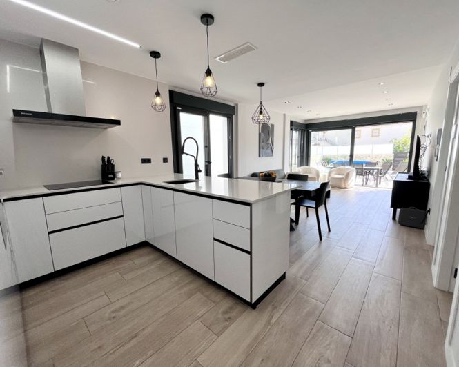 Image No.3-4 Bed Villa for sale