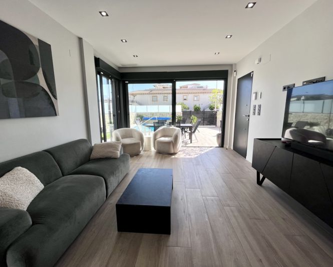 Image No.8-4 Bed Villa for sale