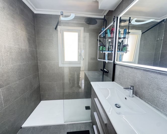 Image No.11-2 Bed Townhouse for sale