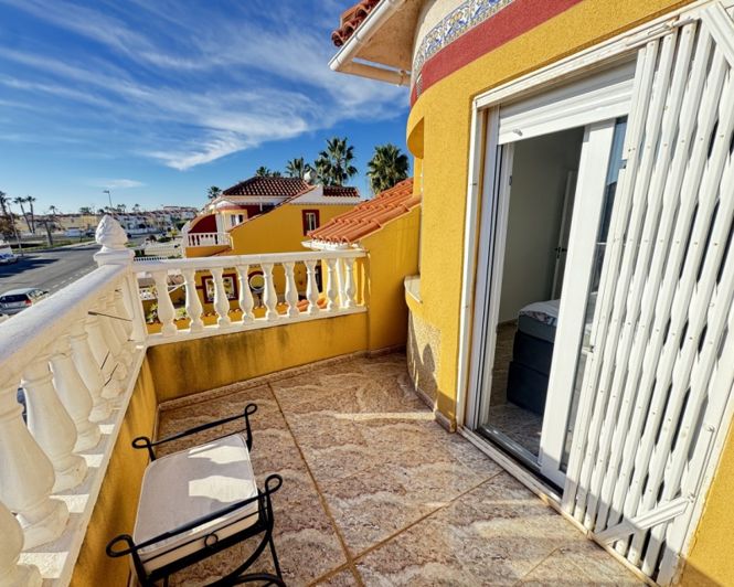 Image No.18-2 Bed Townhouse for sale