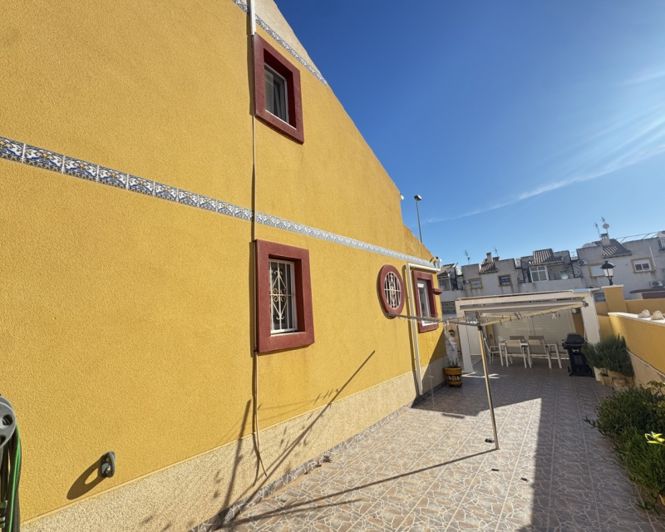 Image No.23-2 Bed Townhouse for sale