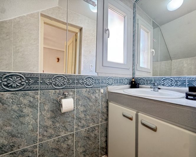 Image No.9-2 Bed Townhouse for sale