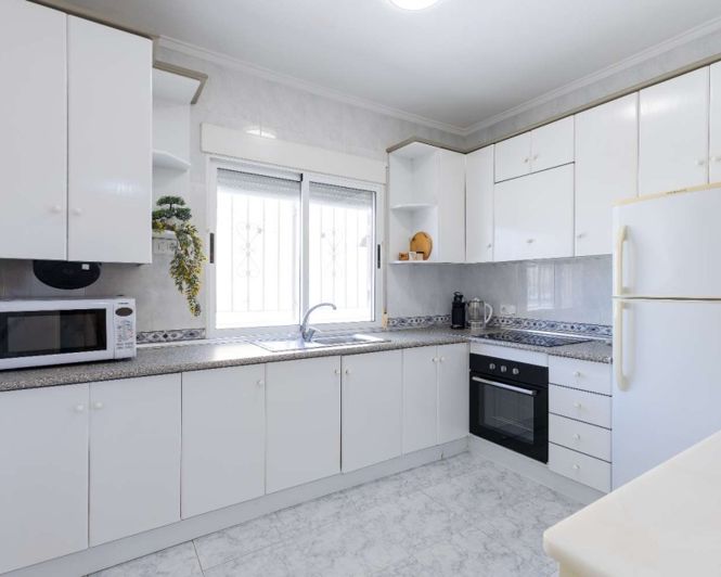 Image No.12-2 Bed Townhouse for sale